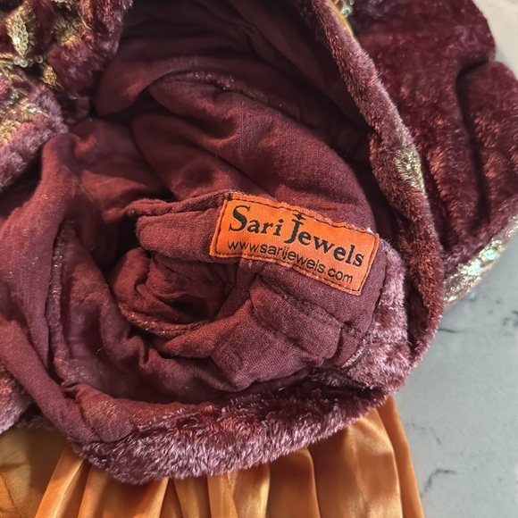 Incredibly beautifully beaded and sequined Sari (Saree) - Picture 12 of 16